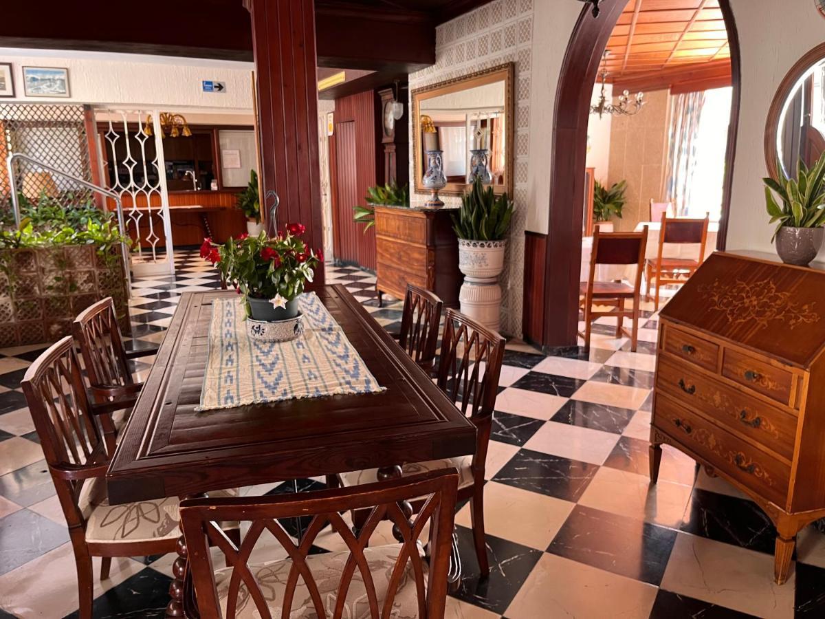 Hostal Cas Bombu 칼라 라트자다 외부 사진