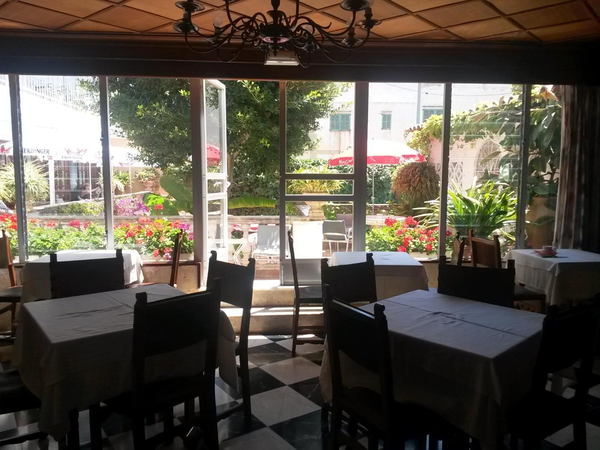 Hostal Cas Bombu 칼라 라트자다 외부 사진