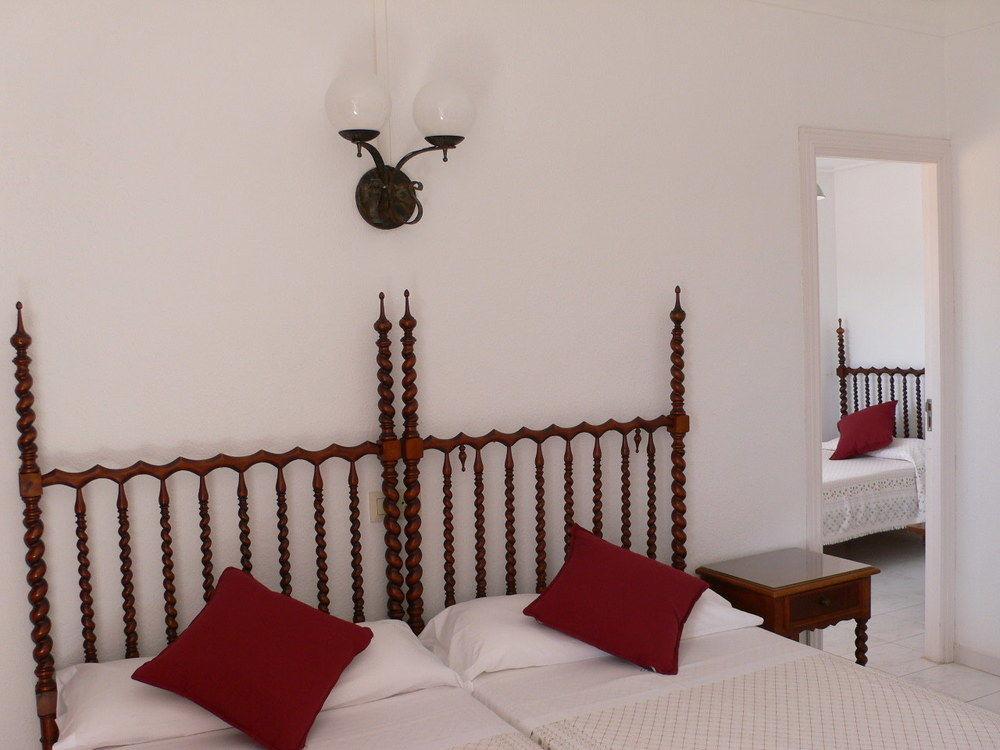 Hostal Cas Bombu 칼라 라트자다 외부 사진